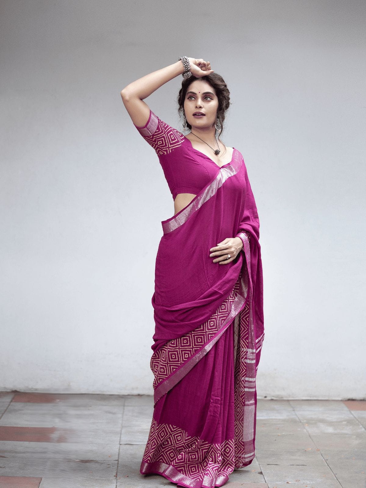 Soft Linen Print Saree - Magenta Pink
